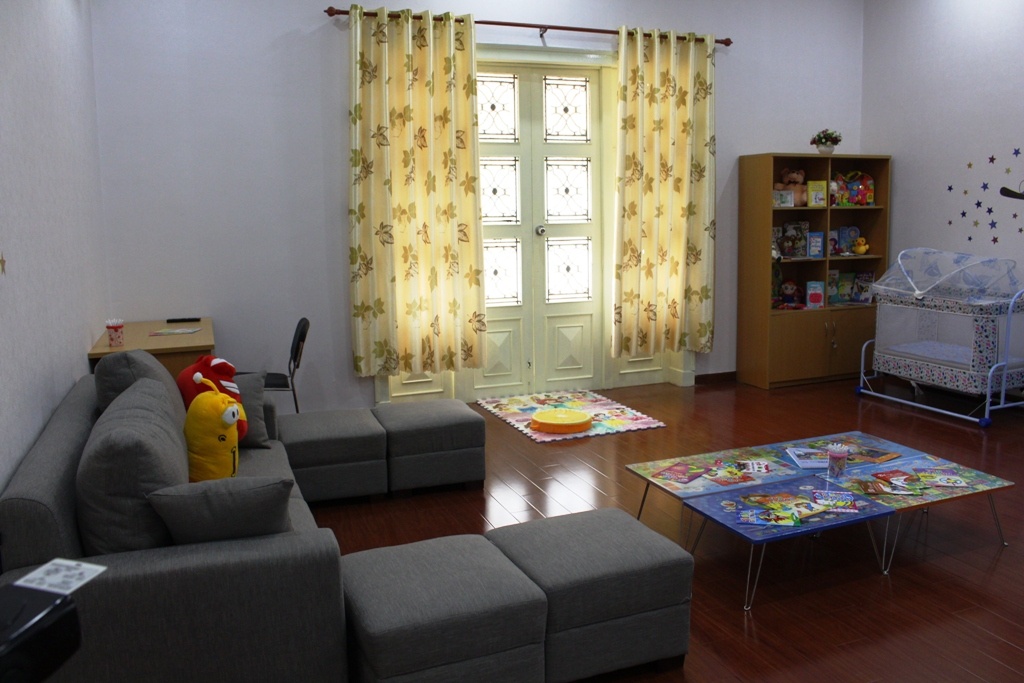 Toa gia dinh va nguoi chua thanh nien anh 2