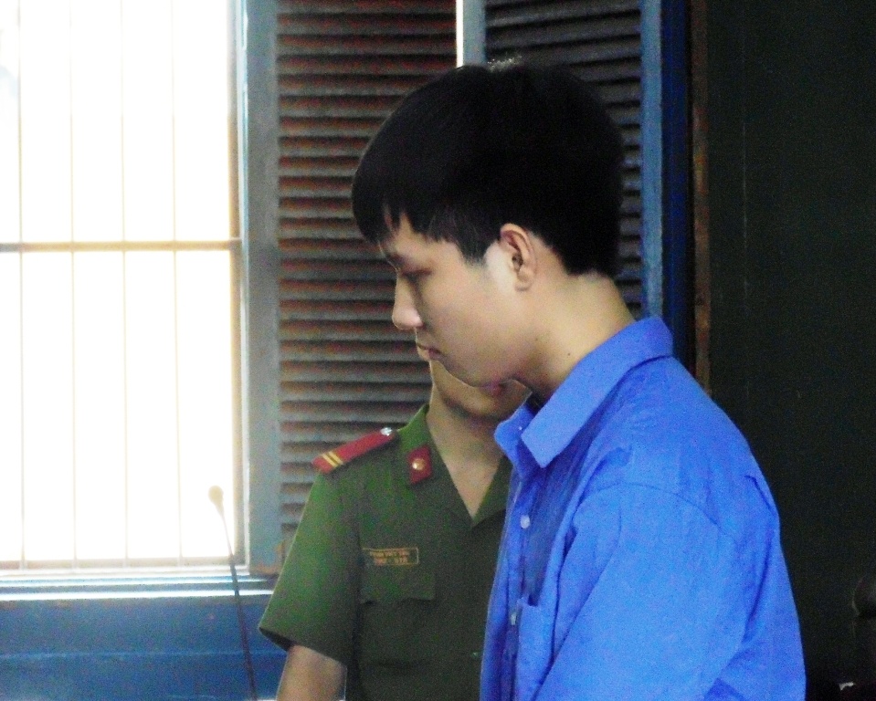 Thanh nien cuong hiep nu sinh 13 tuoi trong khach san hinh anh