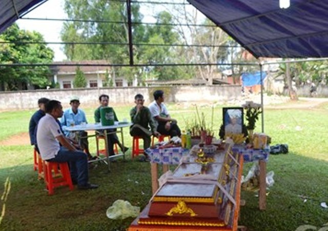 Di dam cuoi ve, thanh nien bi nhom con do chem tu vong hinh anh
