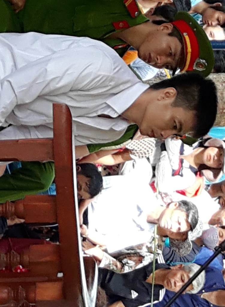Tu hinh ke giet ban gai cu hinh anh