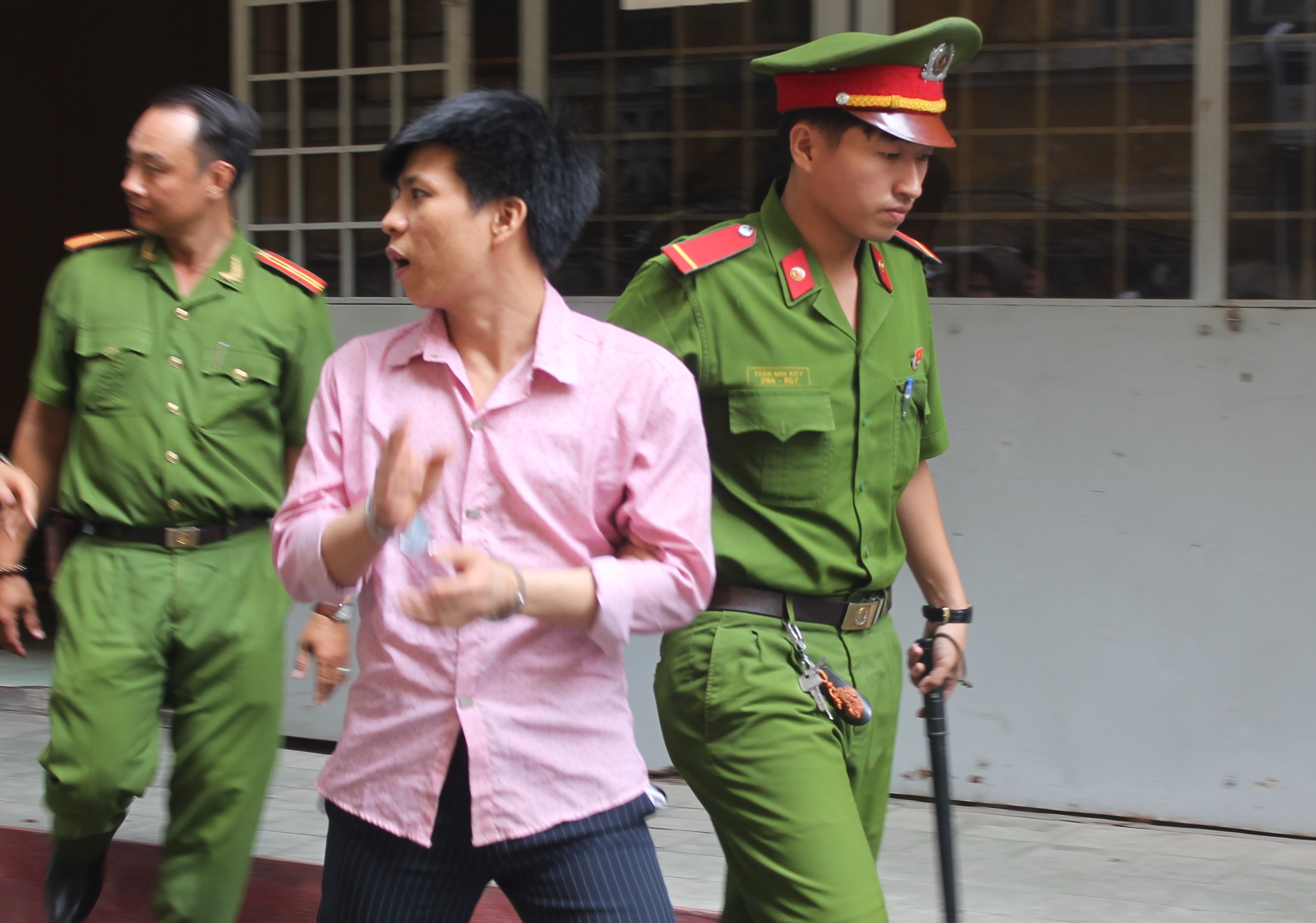 Bi cao giet nguoi trong trang thai kich dong linh 6 nam tu hinh anh