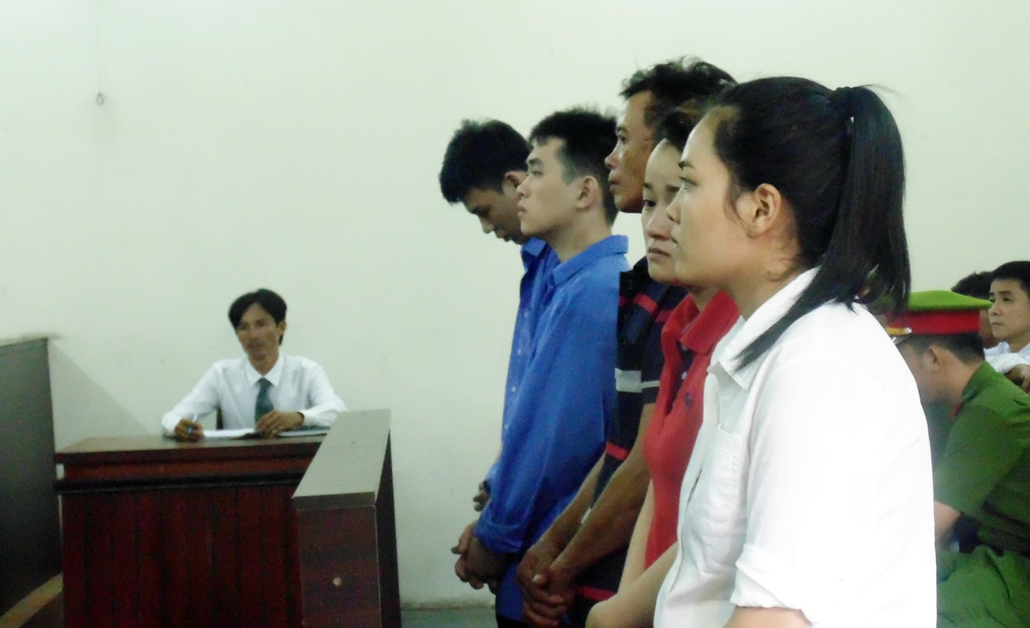 Tu hinh thanh nien benh chi ho, dam thuong vong 2 nguoi hinh anh