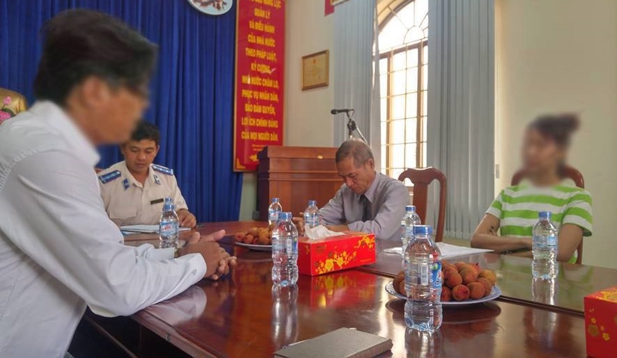 tung anh nong tinh cu len facebook anh 1