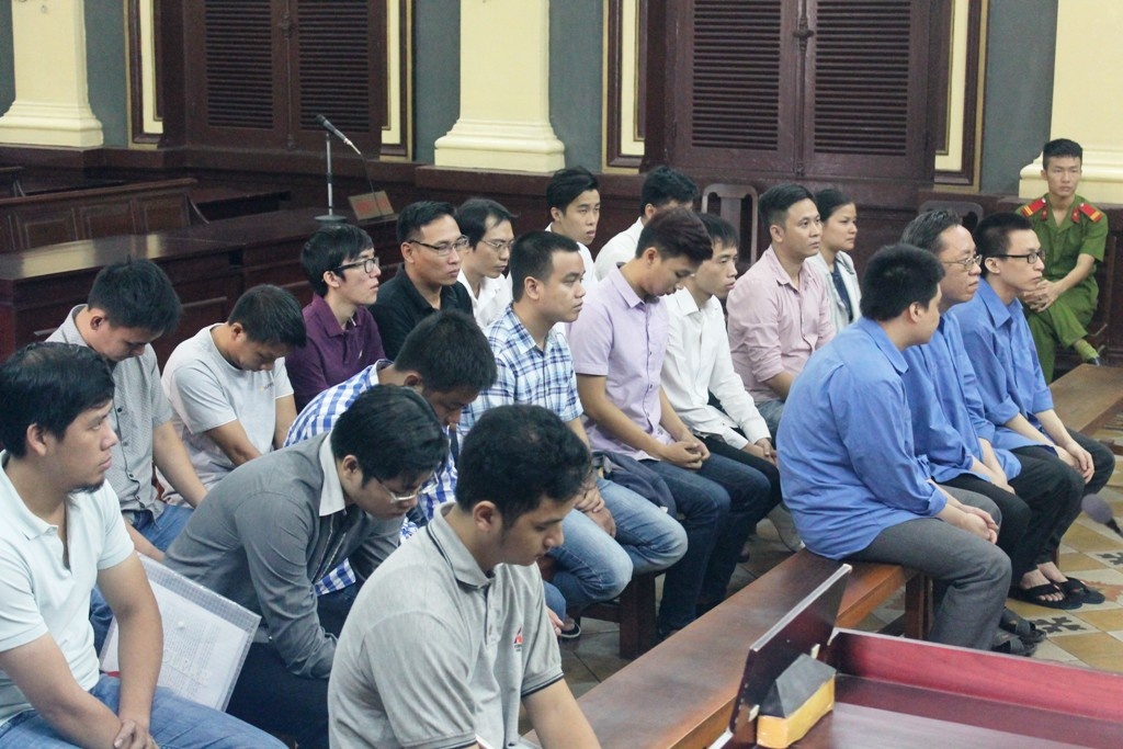 Du hoc sinh My cam dau nhom an cap thong tin the tin dung hinh anh