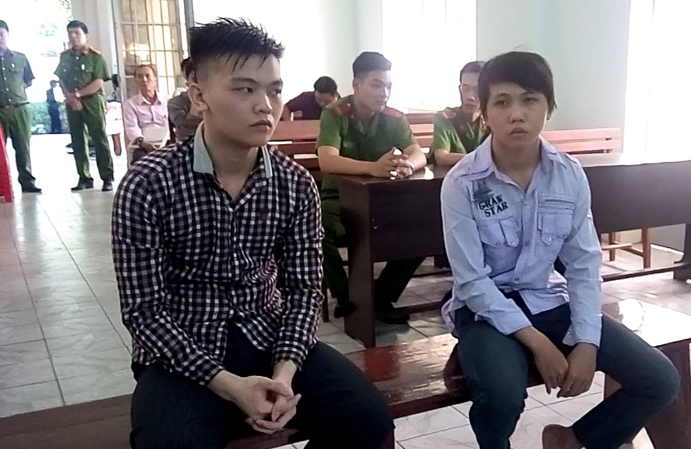 Luat su vu cuop banh mi o Sai Gon: An nhe cung du suc ran de hinh anh