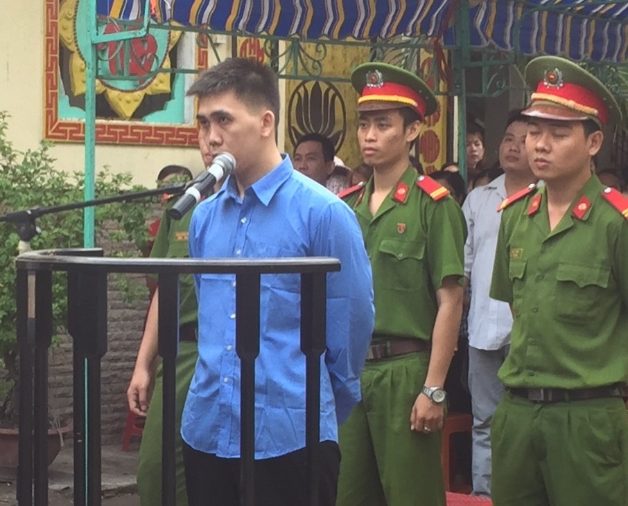 Dam chet anh trai vi so bi gianh tai san bo me de lai hinh anh