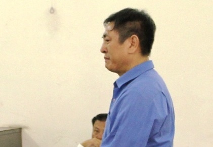 Giam doc chiem doat hang chuc ty dong roi bo tron hinh anh