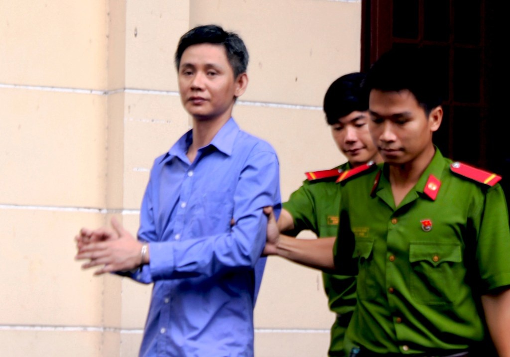 Gan 30 giang ho cam ma tau tim doi thu truy sat hinh anh