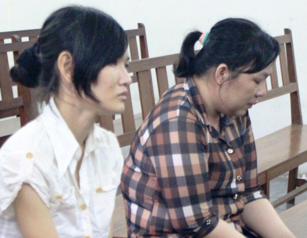 Vo thue nguoi gia lam chong de len ky giay ban nha hinh anh