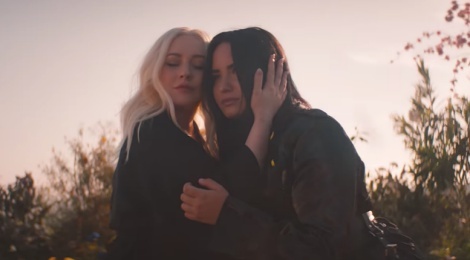 MV Fall In Line - Christina Aguilera ft. Demi Lovato hinh anh