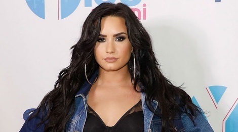 Demi Lovato bi nem da vi tro dua ngo ngan voi quan ly hinh anh