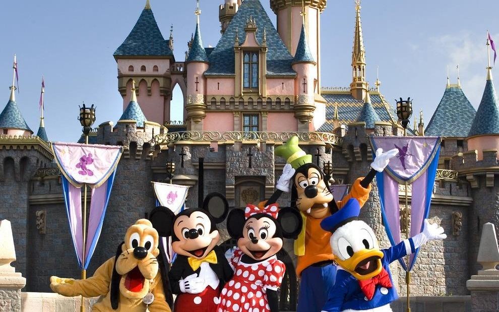 Bi mat gay cuoi cua nhung nhan vat o cong vien Disney hinh anh