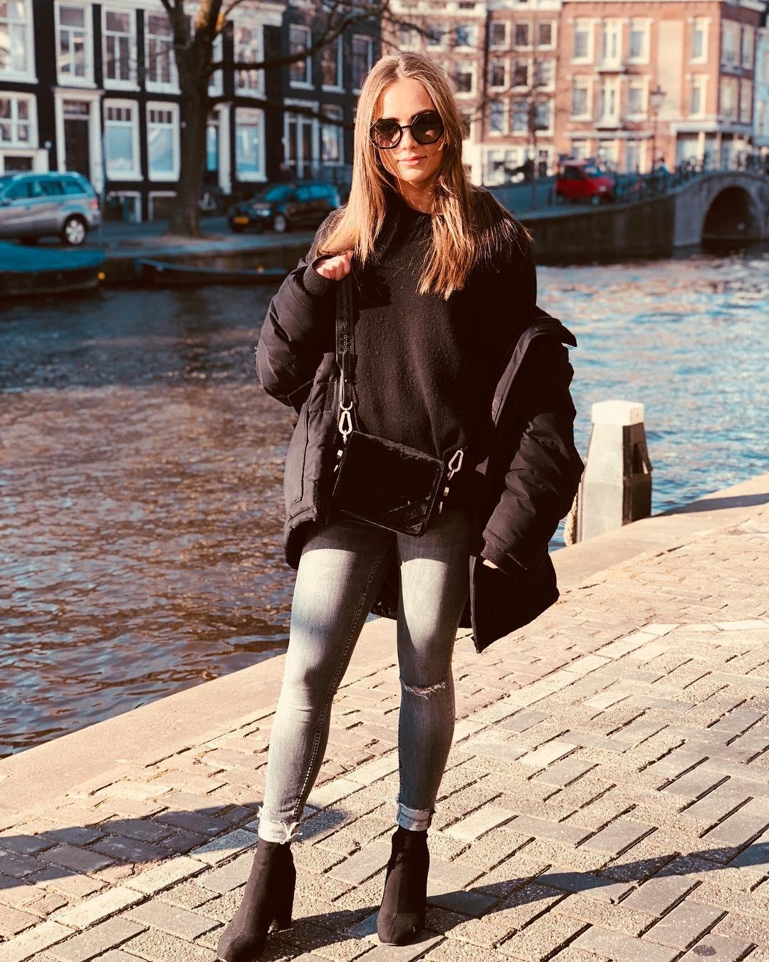 con gai cac sao bong da anh 8