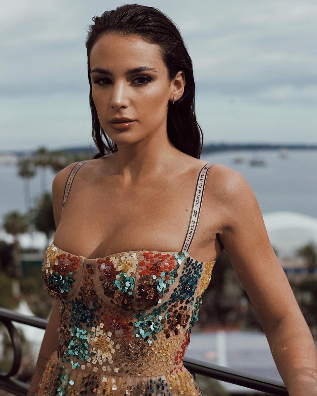 con gai cac sao bong da anh 2