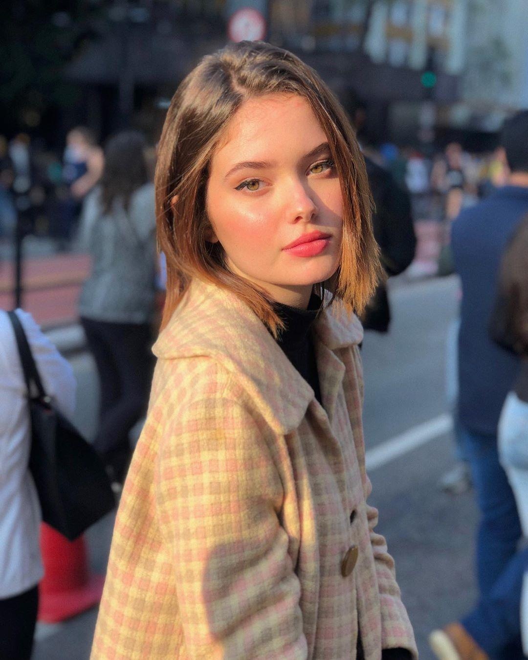 nguoi mau giong angelina jolie anh 6