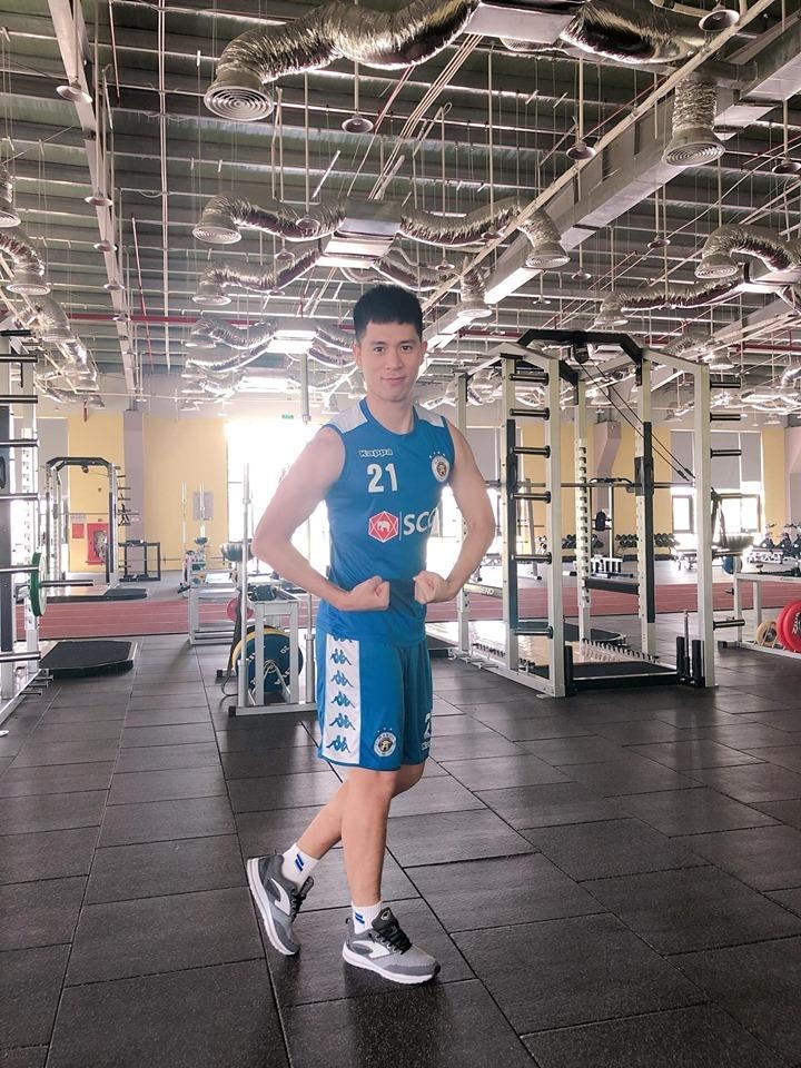 đình trọng khoe cơ bắp ảnh 1 dinh trong khoe co bap anh 1