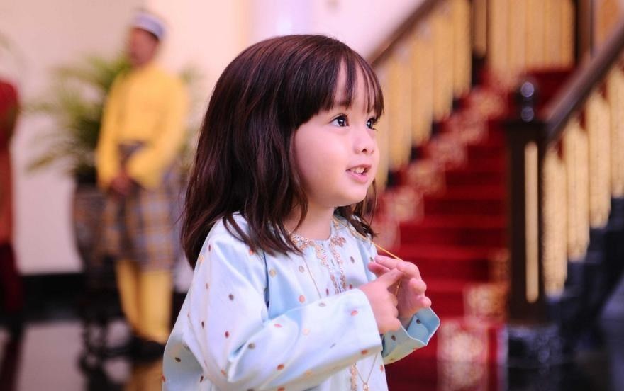 Bon tieu cong chua xinh xan cua cac hoang gia quyen luc hinh anh