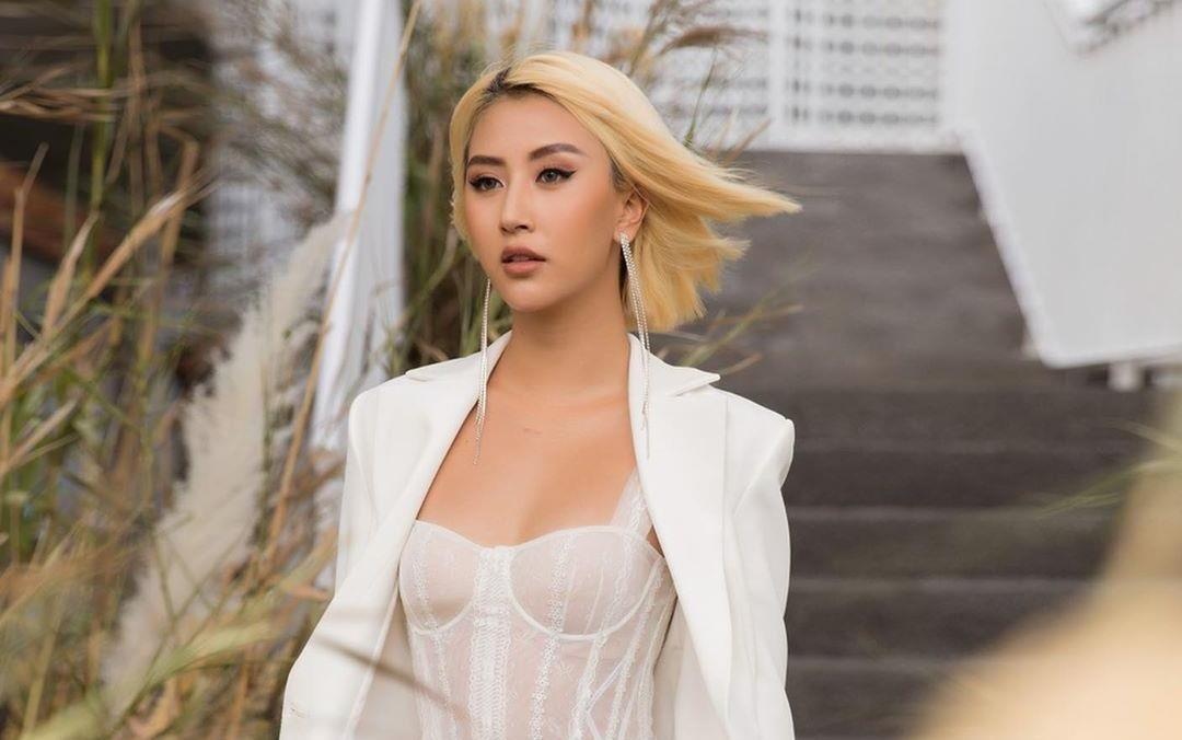 Quynh Anh Shyn khoe body goi cam cung than thai sang chanh hinh anh