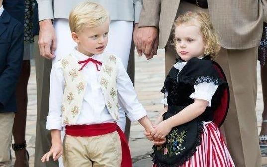 Cac cap song sinh dep tua thien than cua hoang gia chau Au hinh anh