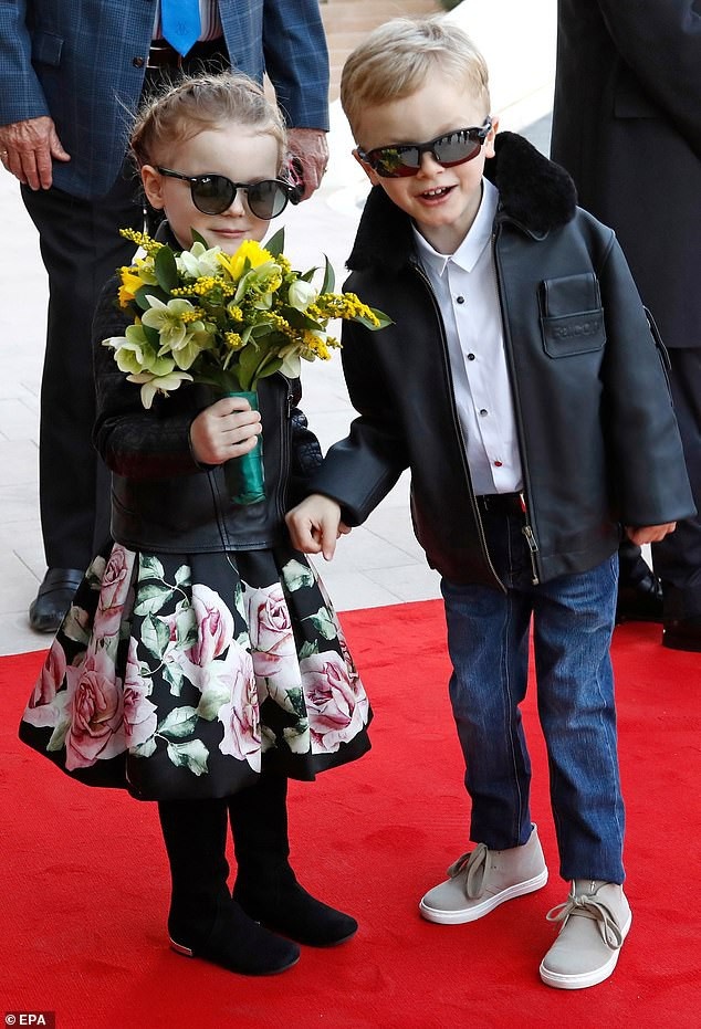 Cac cap song sinh dep tua thien than anh 3