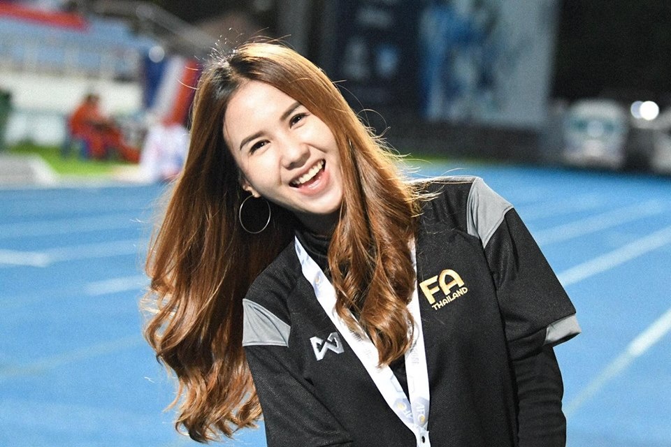 Nhung bong hong xinh dep cua lang bao the thao Thai Lan anh 5