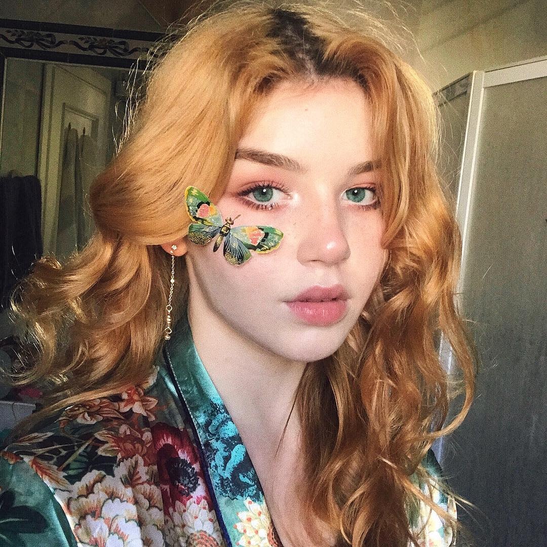 co gai duoc chu y nho so huu mai toc do anh 1