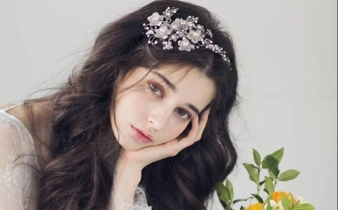 3 nang tho chau Au xinh nhu bup be khi lam mau vay cuoi hinh anh