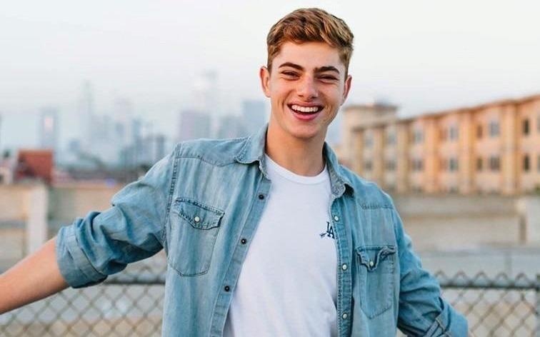 Vlogger My khoe sap den Viet Nam, dan mang hao hung goi y noi di choi hinh anh