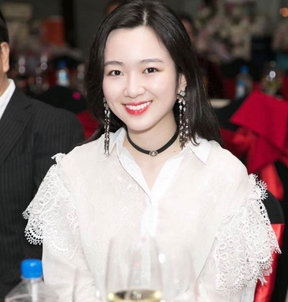 Con gai cua a hau,  hoa hau anh 9