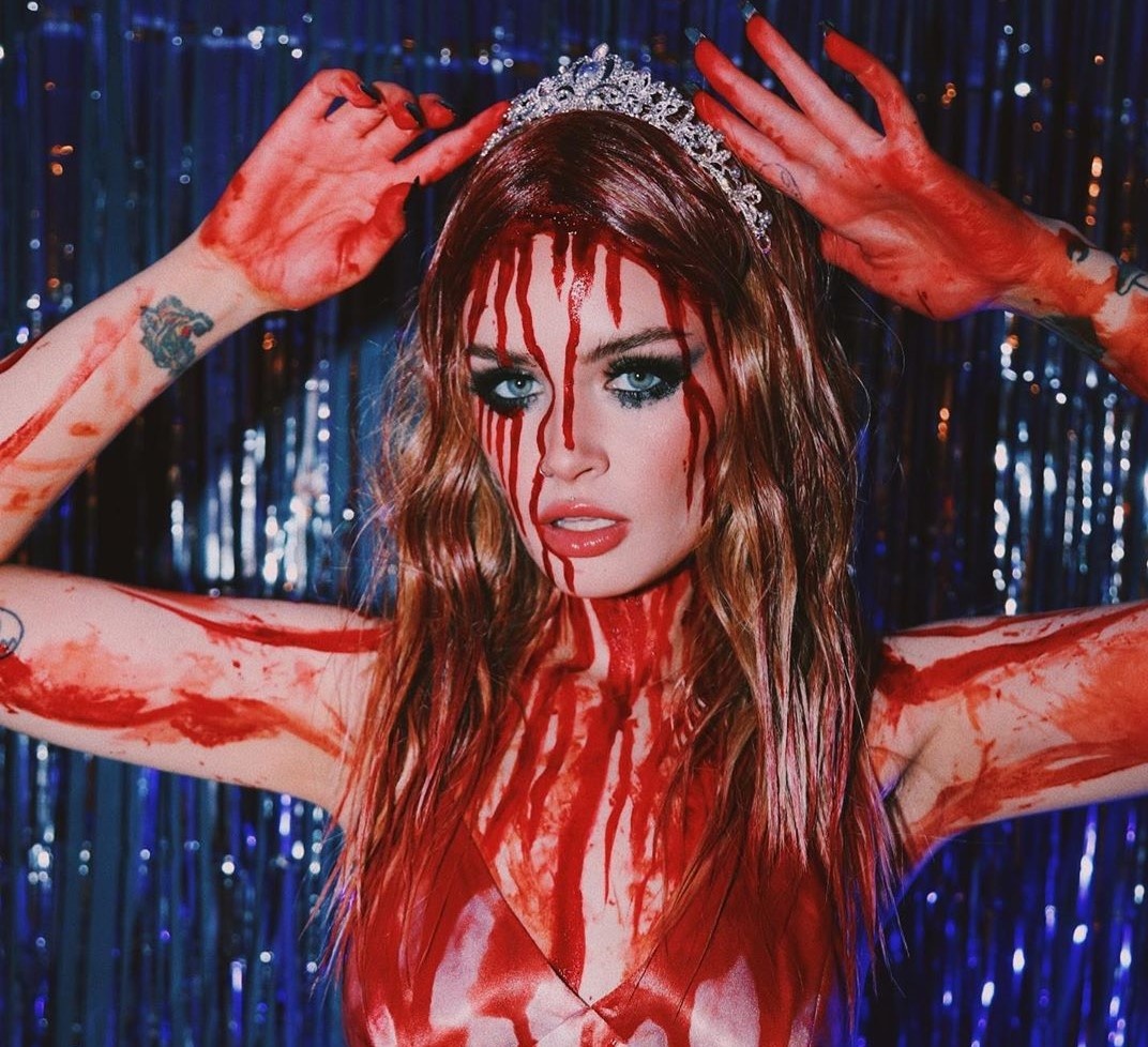 hot girl co man hoa trang halloween hut trieu view anh 8