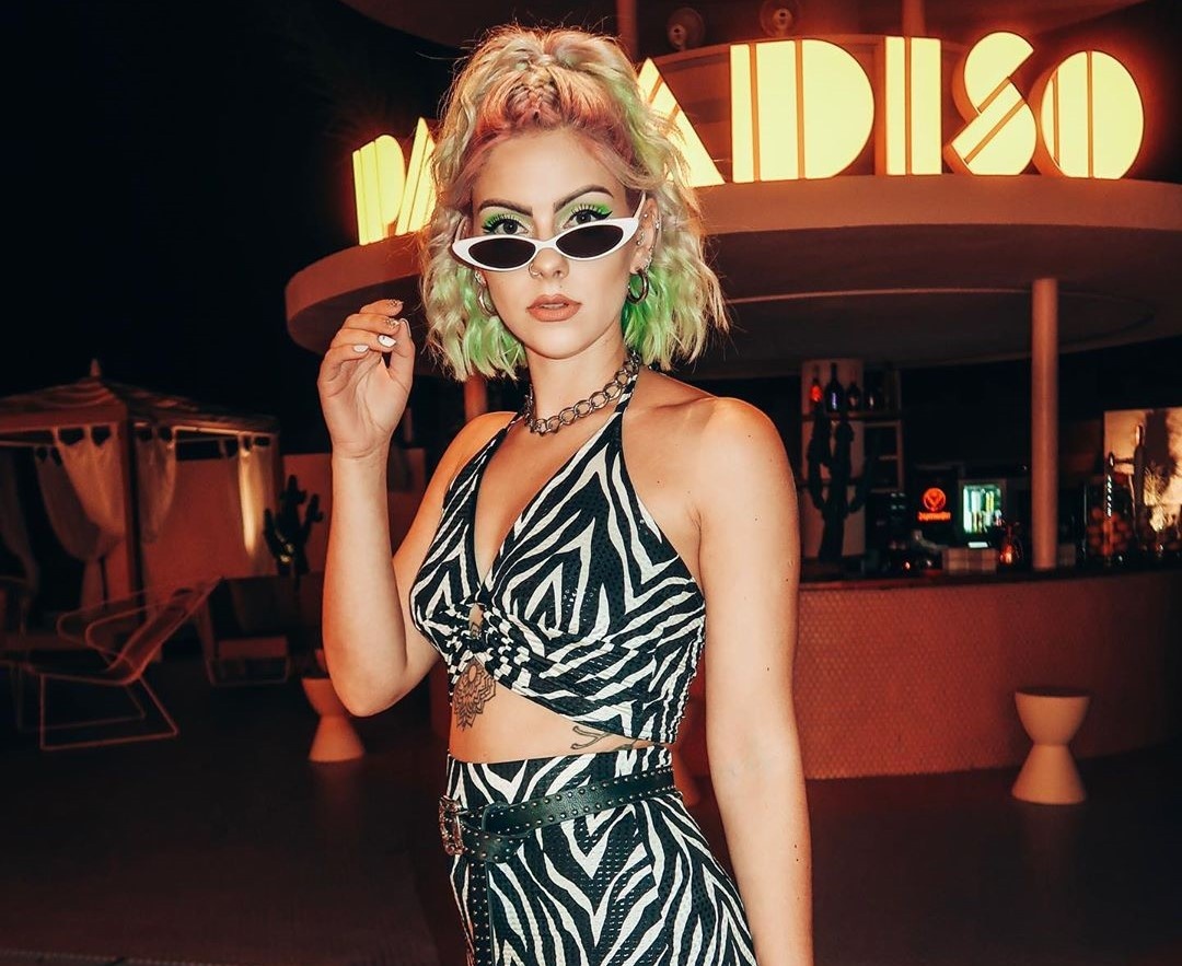 hot girl co man hoa trang halloween hut trieu view anh 12