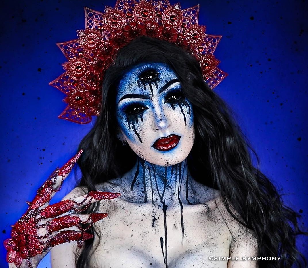 hot girl co man hoa trang halloween hut trieu view anh 1