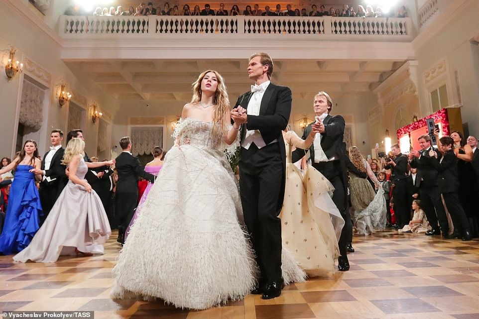 tieu thu nga da tiec truong thanh anh 9