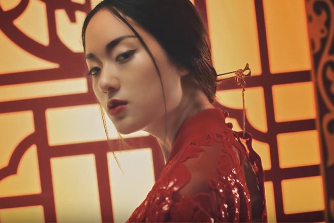 Nang tho trong MV co trang anh 1