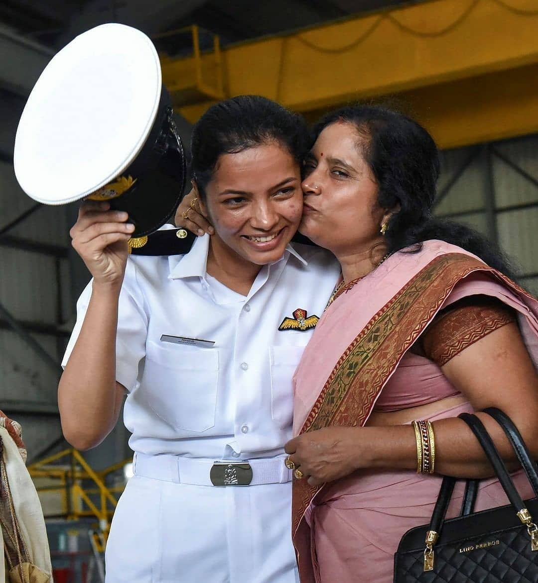 Nữ phi công đầu tiên của hải quân Ấn Độ ảnh 4 Nu phi cong dau tien cua hai quan An Do anh 4