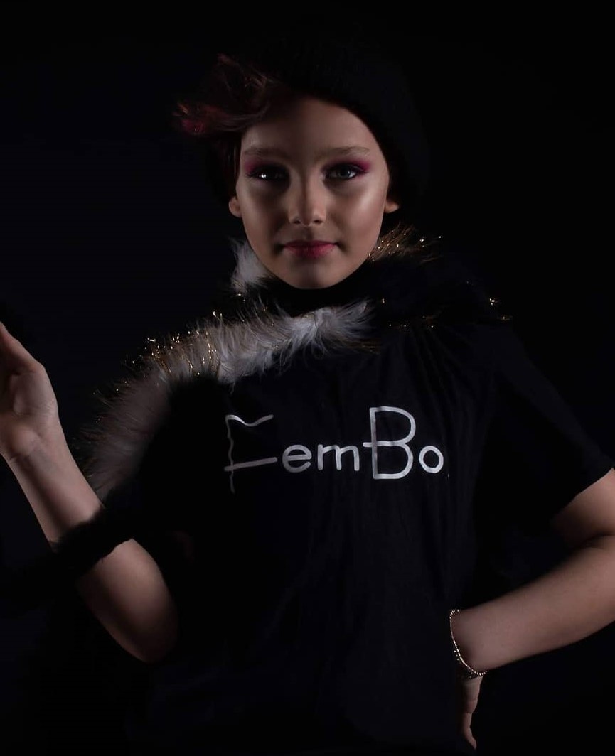 Cậu bé 10 tuổi là drag queen nổi tiếng ở Canada ảnh 5 Cau be 10 tuoi la drag queen noi tieng o Canada anh 5