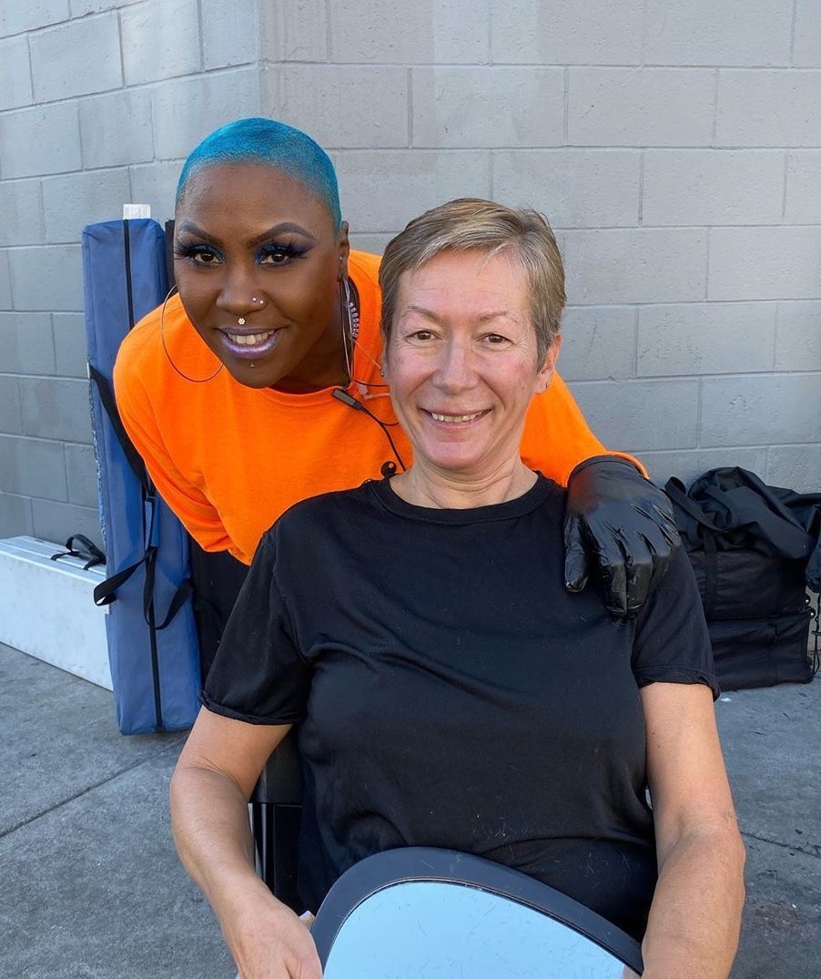 Ba me 51 tuoi giup phu nu vo gia cu trang diem anh 2