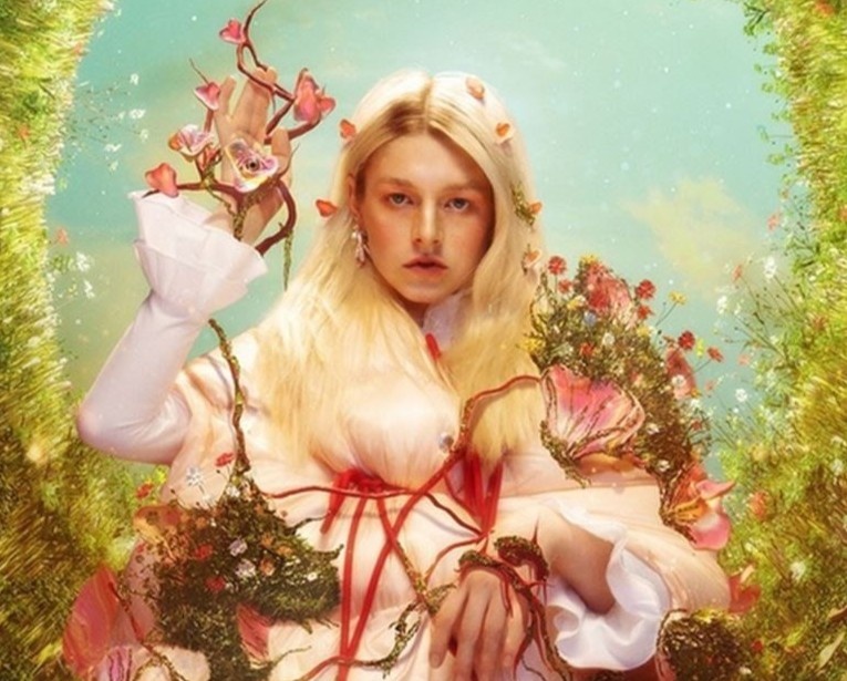 Nang mau chuyen gioi tai nang, noi tieng voi hoat dong bao ve LGBT hinh anh