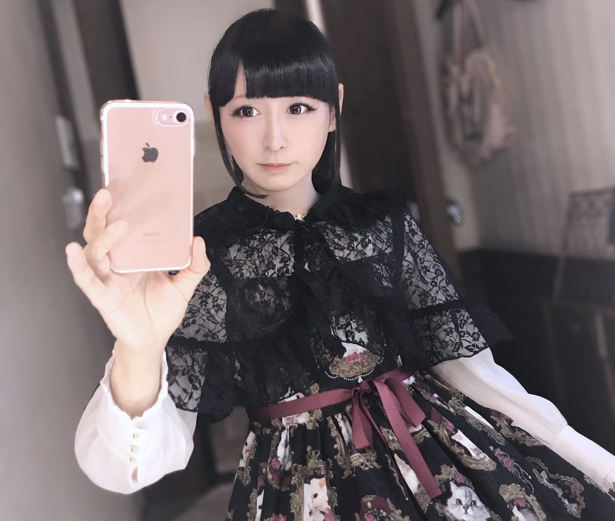 Người đàn ông 43 tuổi cosplay thành nữ sinh trung học ảnh 6 Nguoi dan ong 43 tuoi cosplay thanh nu sinh trung hoc anh 6