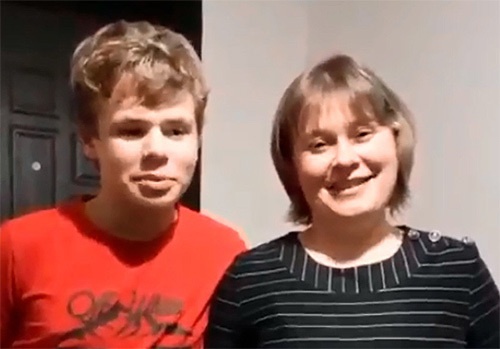 Cậu bé được trả ơn 1, 5 triệu rúp sửa nhà
 ảnh 2 Cau be duoc tra on 1, 5 trieu rup sua nha anh 2