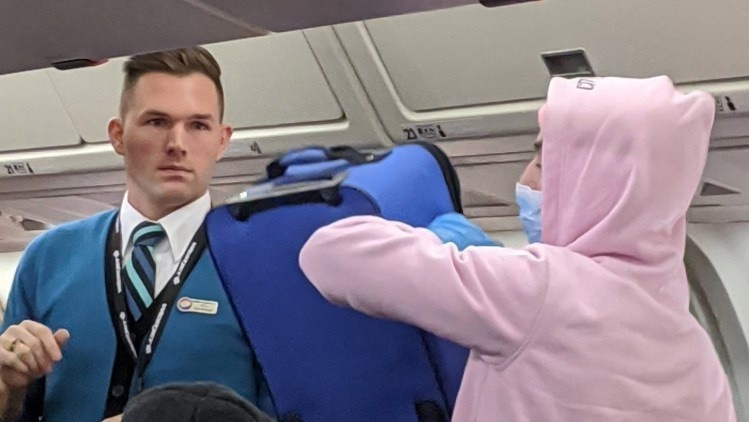 Nhac si Canada co nguy co ngoi tu vi dua gion viec nhiem virus corona hinh anh