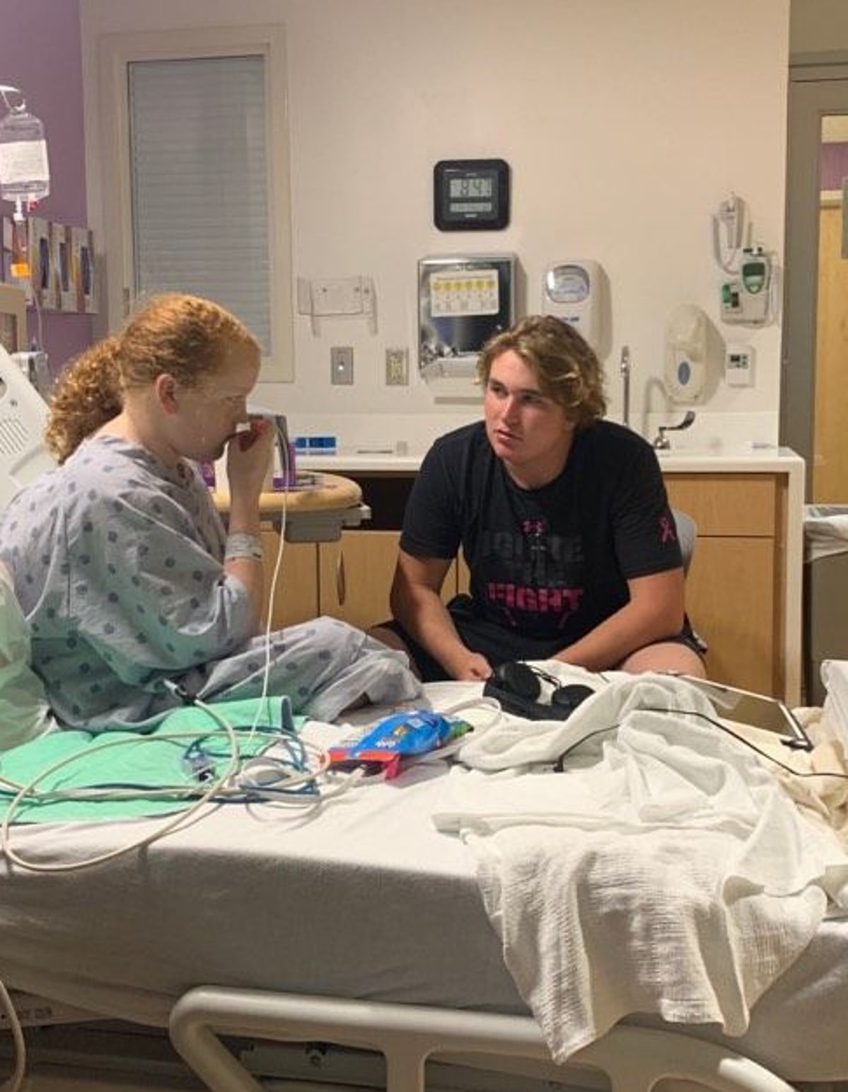 Chàng trai 16 tuổi nuôi tóc dài để tặng cho em gái bị bệnh ảnh 3 Chang trai 16 tuoi nuoi toc dai de tang cho em gai bi benh anh 3