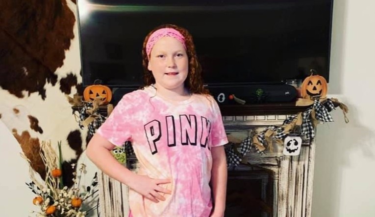 Chang trai 16 tuoi nuoi toc dai de tang cho em gai bi benh anh 1