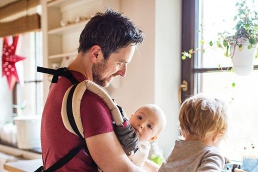 Ong bo Phan Lan duoc nghi thai san 7 thang de cham con cung vo hinh anh