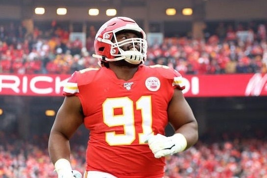 VDV mung chien thang Super Bowl bang cach giup do hon 100 chu cho hinh anh