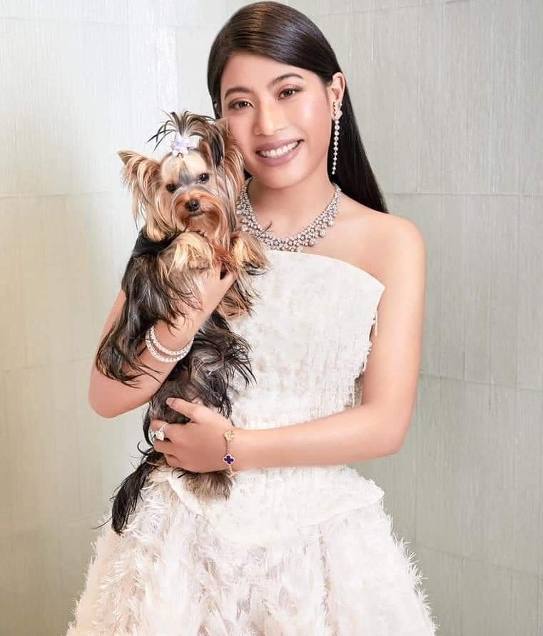 Cap chi em cong chua Thai Lan co phong cach trai nguoc nhau anh 11