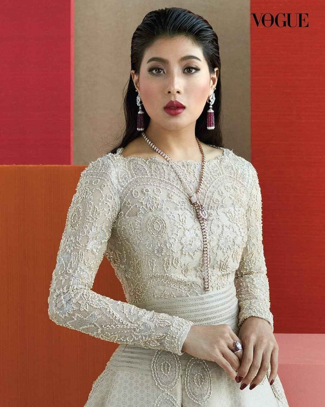 Cap chi em cong chua Thai Lan co phong cach trai nguoc nhau anh 7