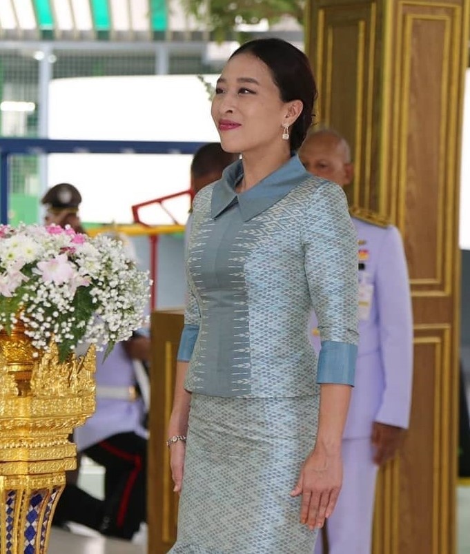 Cap chi em cong chua Thai Lan co phong cach trai nguoc nhau anh 2