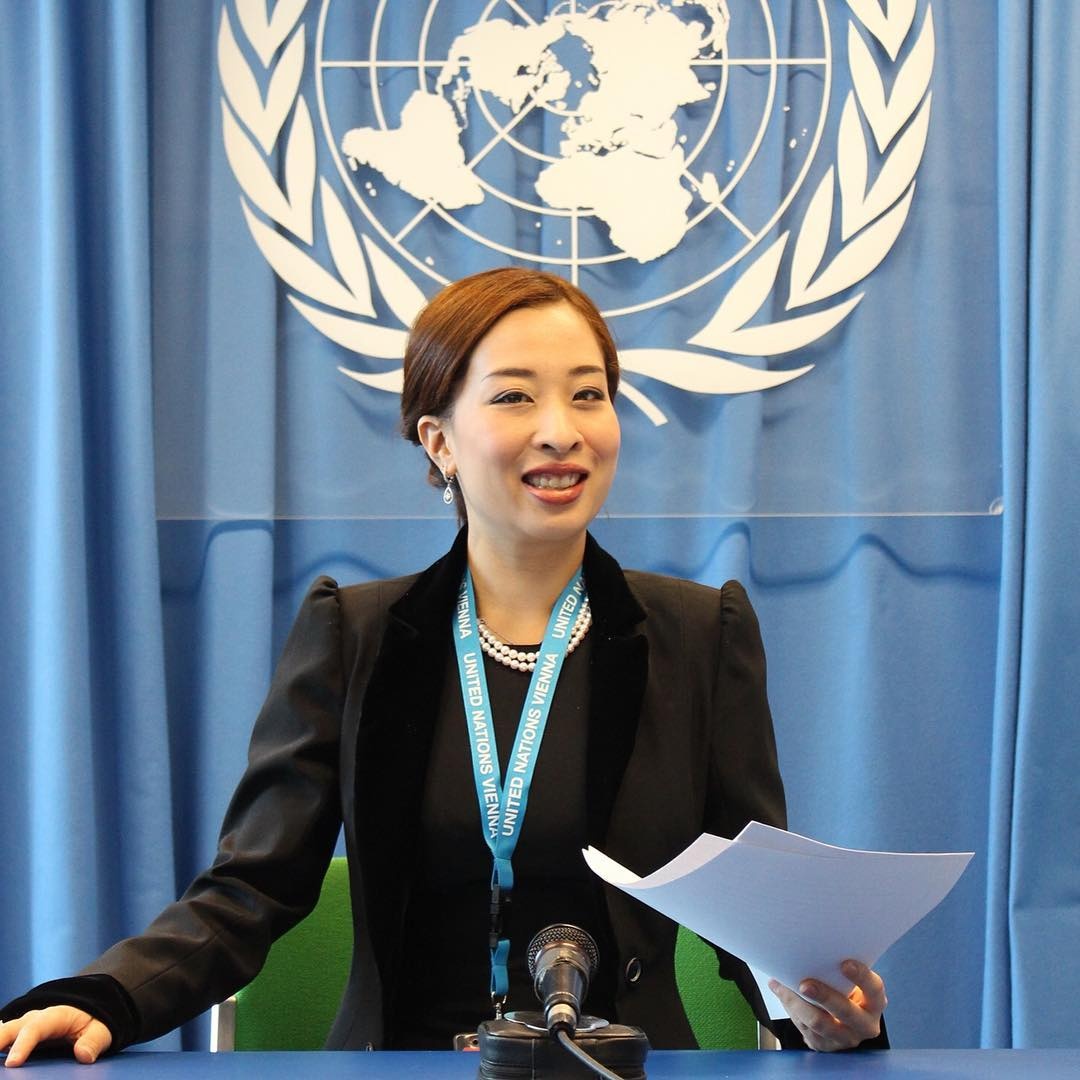 Cap chi em cong chua Thai Lan co phong cach trai nguoc nhau anh 4