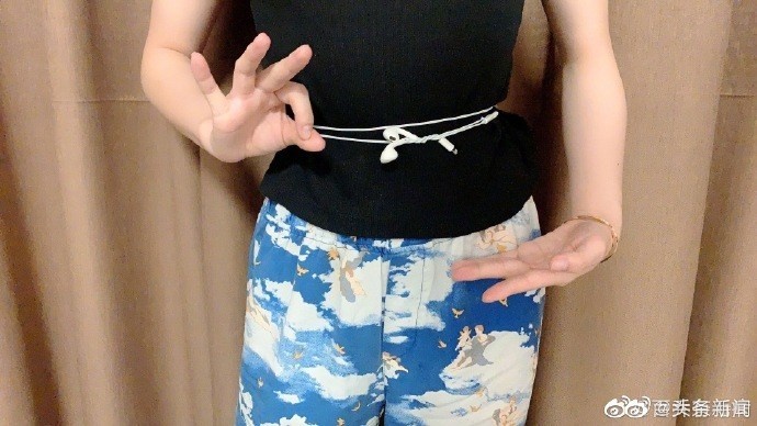 dân mạng TQ nghĩ ra trào lưu mới để khoe eo thon ảnh 2 dan mang TQ nghi ra trao luu moi de khoe eo thon anh 2